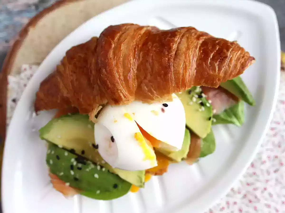 Brunchsmörgås med croissant - foto 4