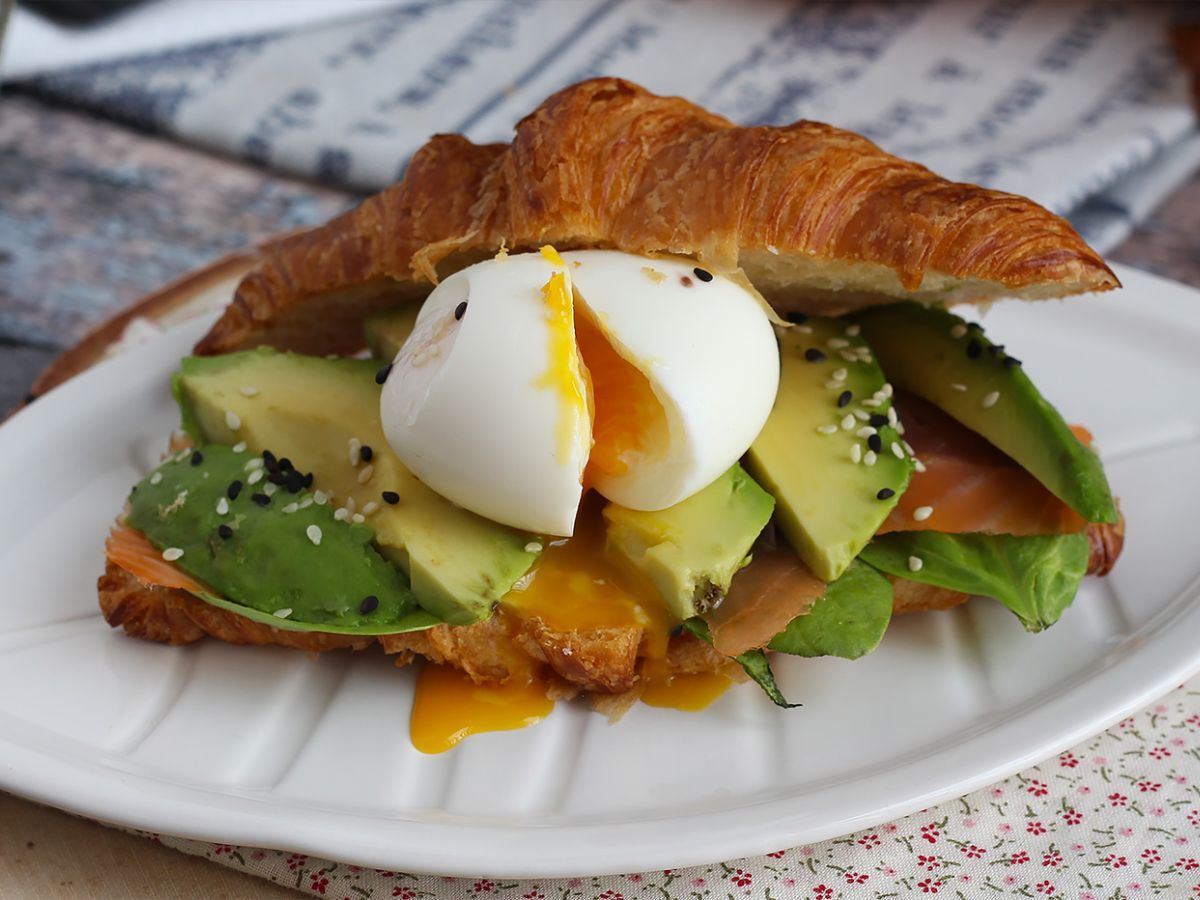 Brunchsmörgås med croissant - foto 5