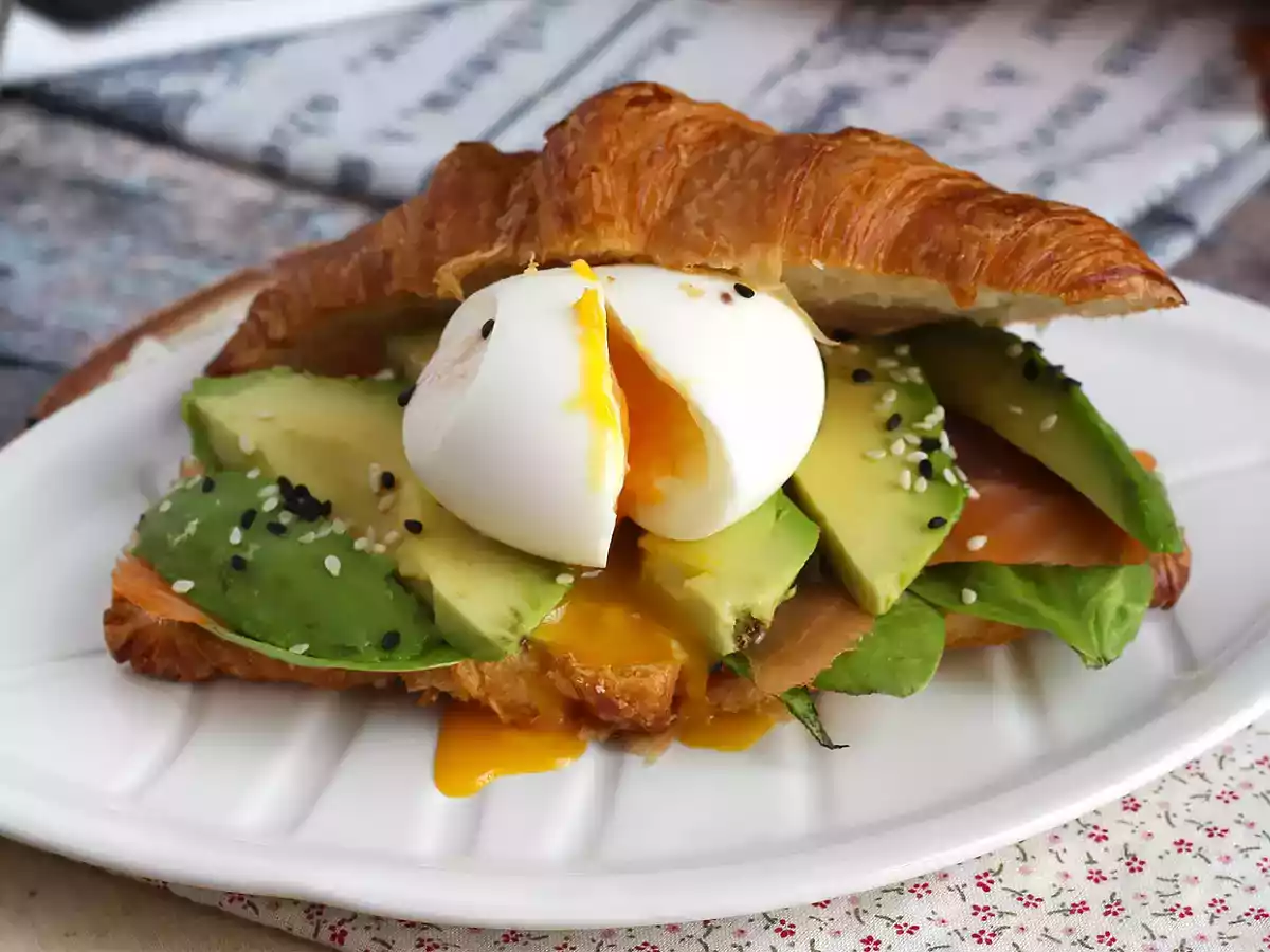 Brunchsmörgås med croissant - foto 5