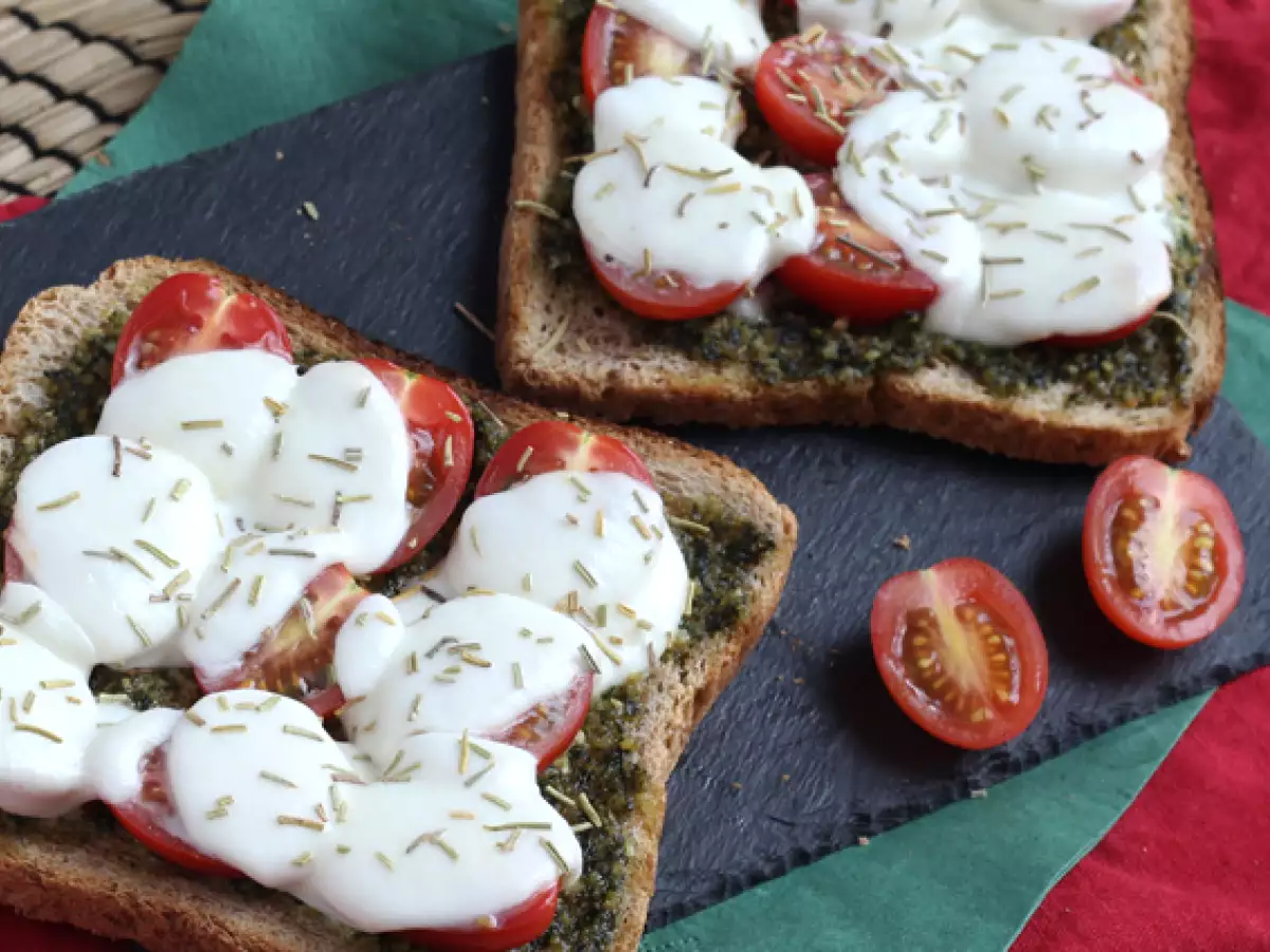 Bruschetta med pesto, körsbärstomater och mozzarella - foto 2