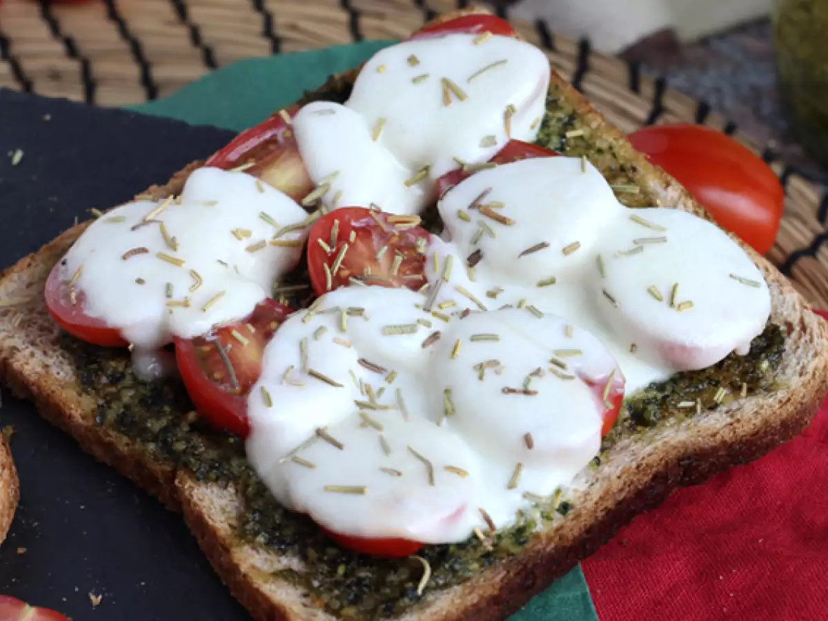 Bruschetta med pesto, körsbärstomater och mozzarella - foto 4
