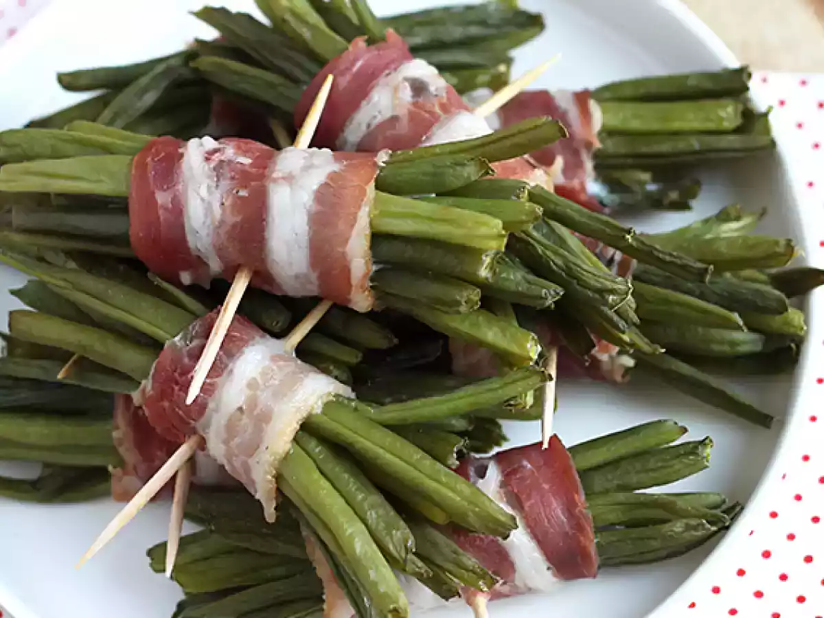 Buntar av gröna bönor och rökt bacon - foto 2