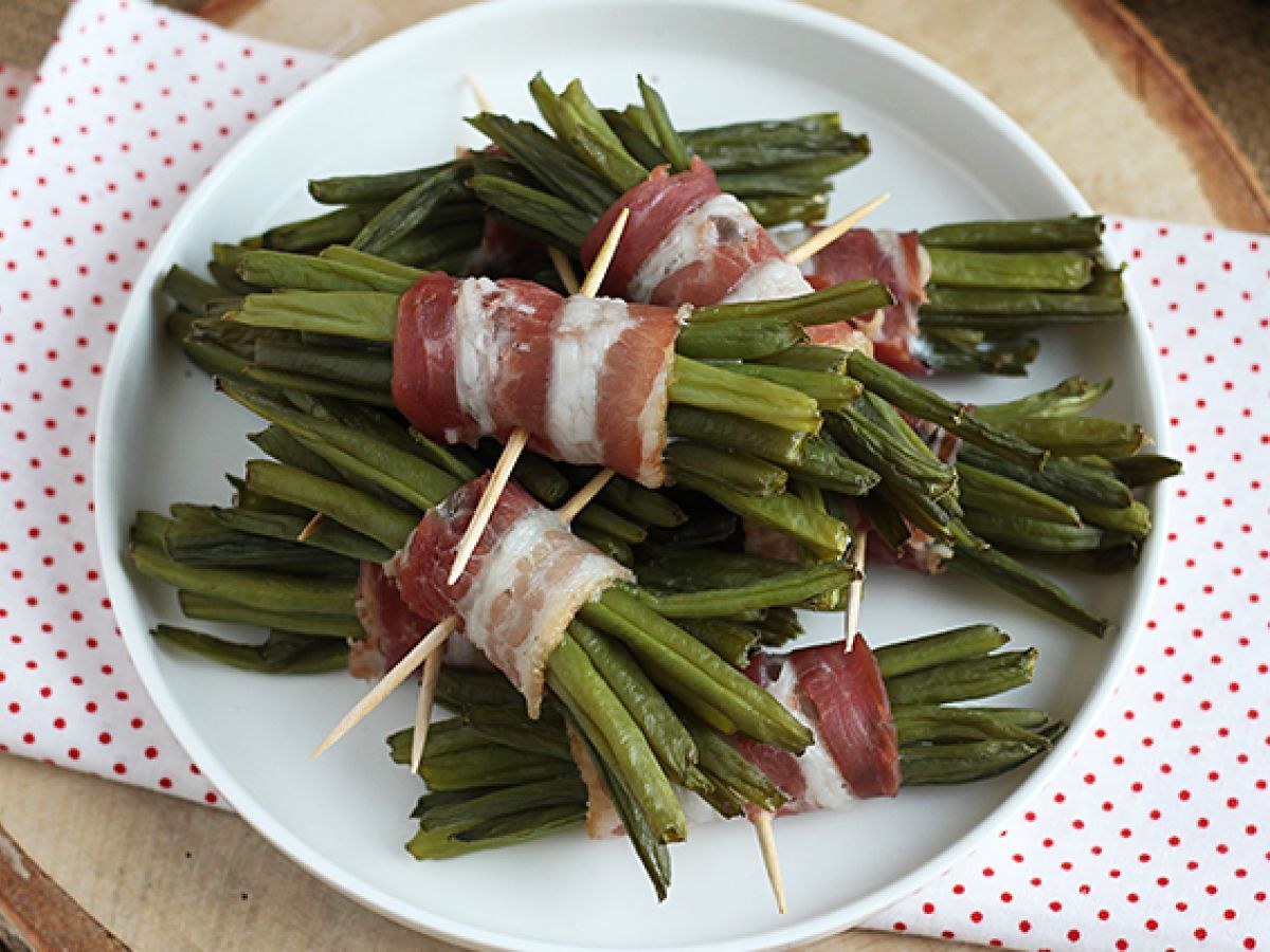 Buntar av gröna bönor och rökt bacon - foto 4
