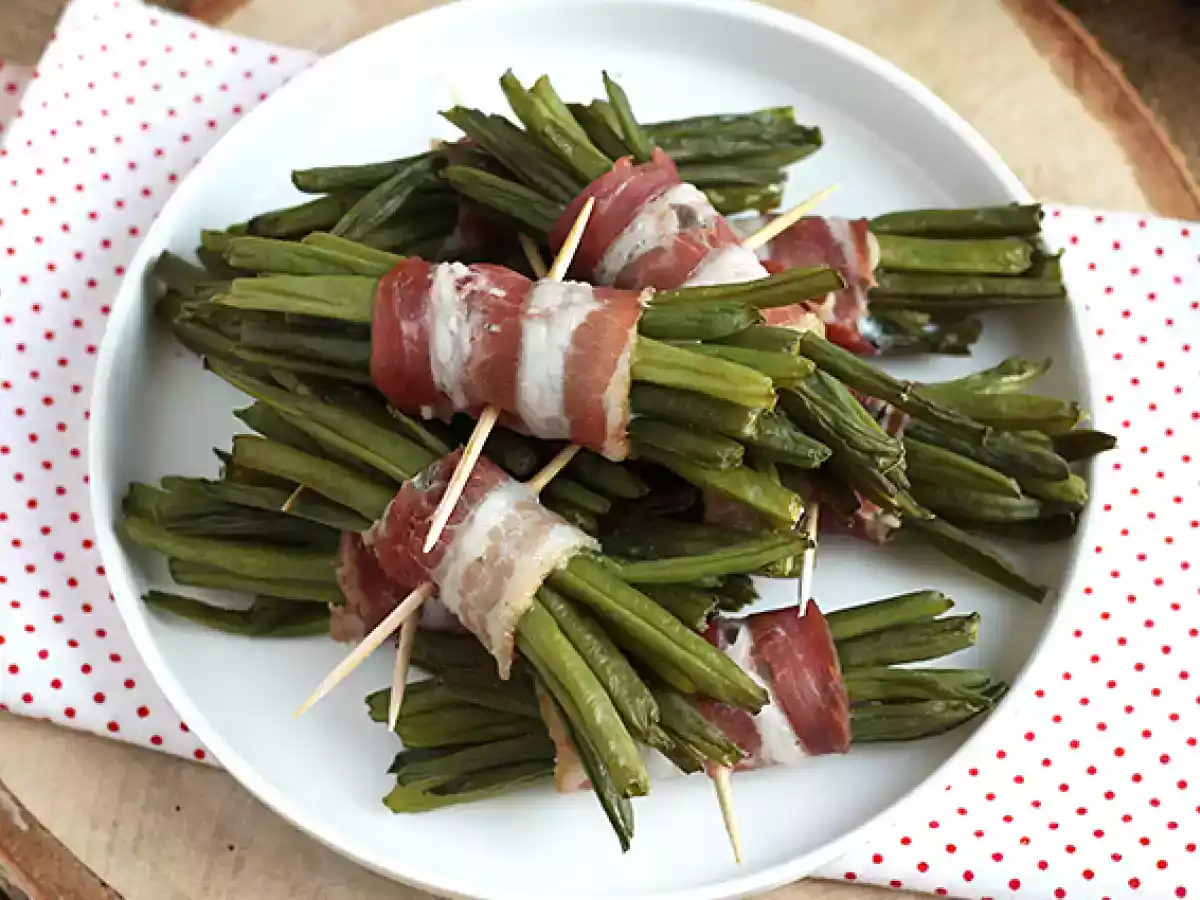 Buntar av gröna bönor och rökt bacon - foto 4