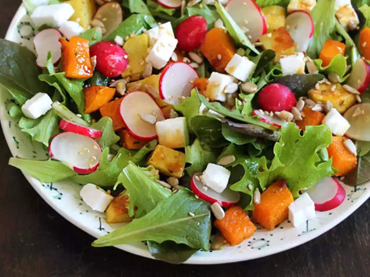 Butternut, potatis, rädisor och fetaost sallad - foto 2