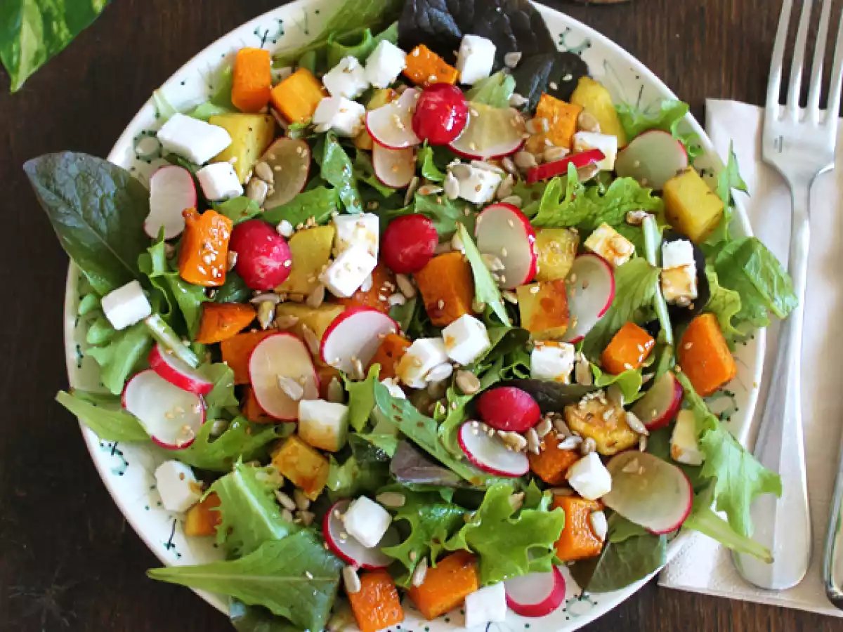 Butternut, potatis, rädisor och fetaost sallad - foto 3