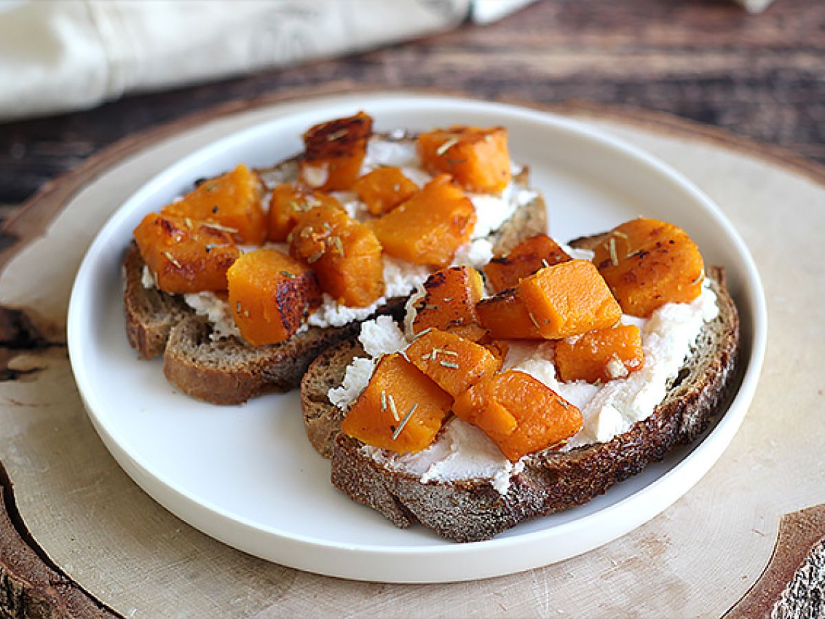 Butternut ricotta och äggsmörgåsar
