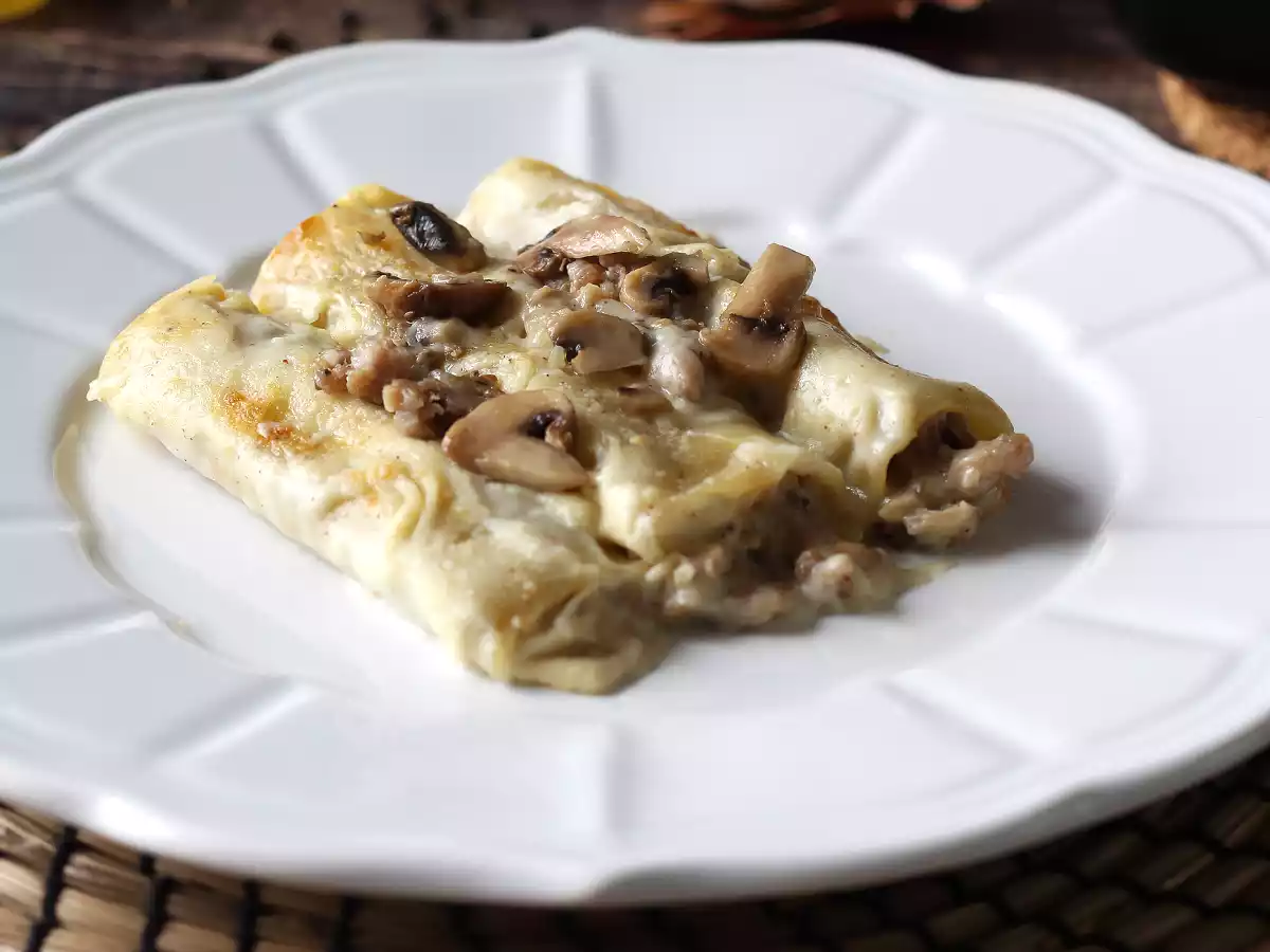 Cannelloni med svamp och korv: en rik och välsmakande huvudrätt