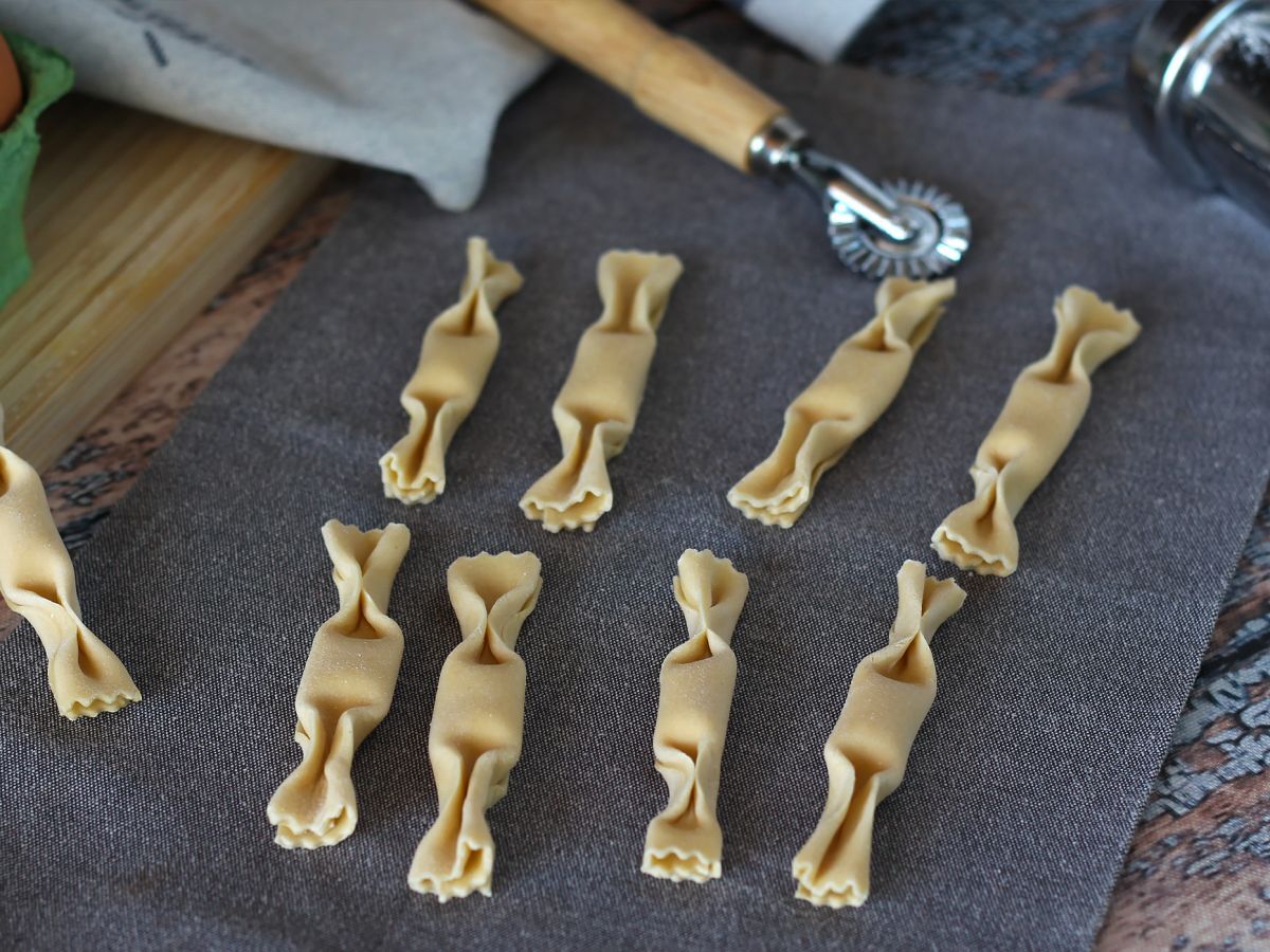 Caramelle, ravioli formade som godis med pumpa- och ricottafyllning - foto 2
