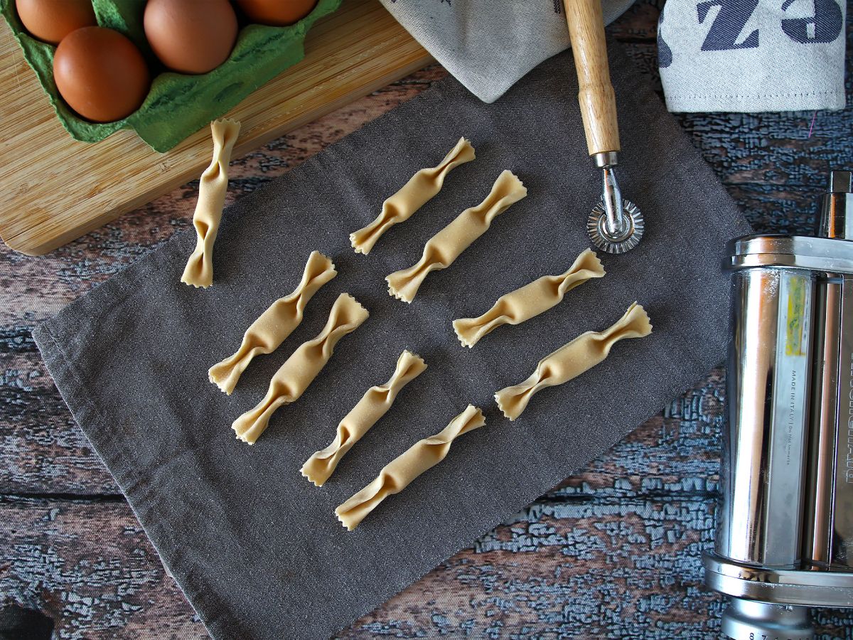 Caramelle, ravioli formade som godis med pumpa- och ricottafyllning - foto 4
