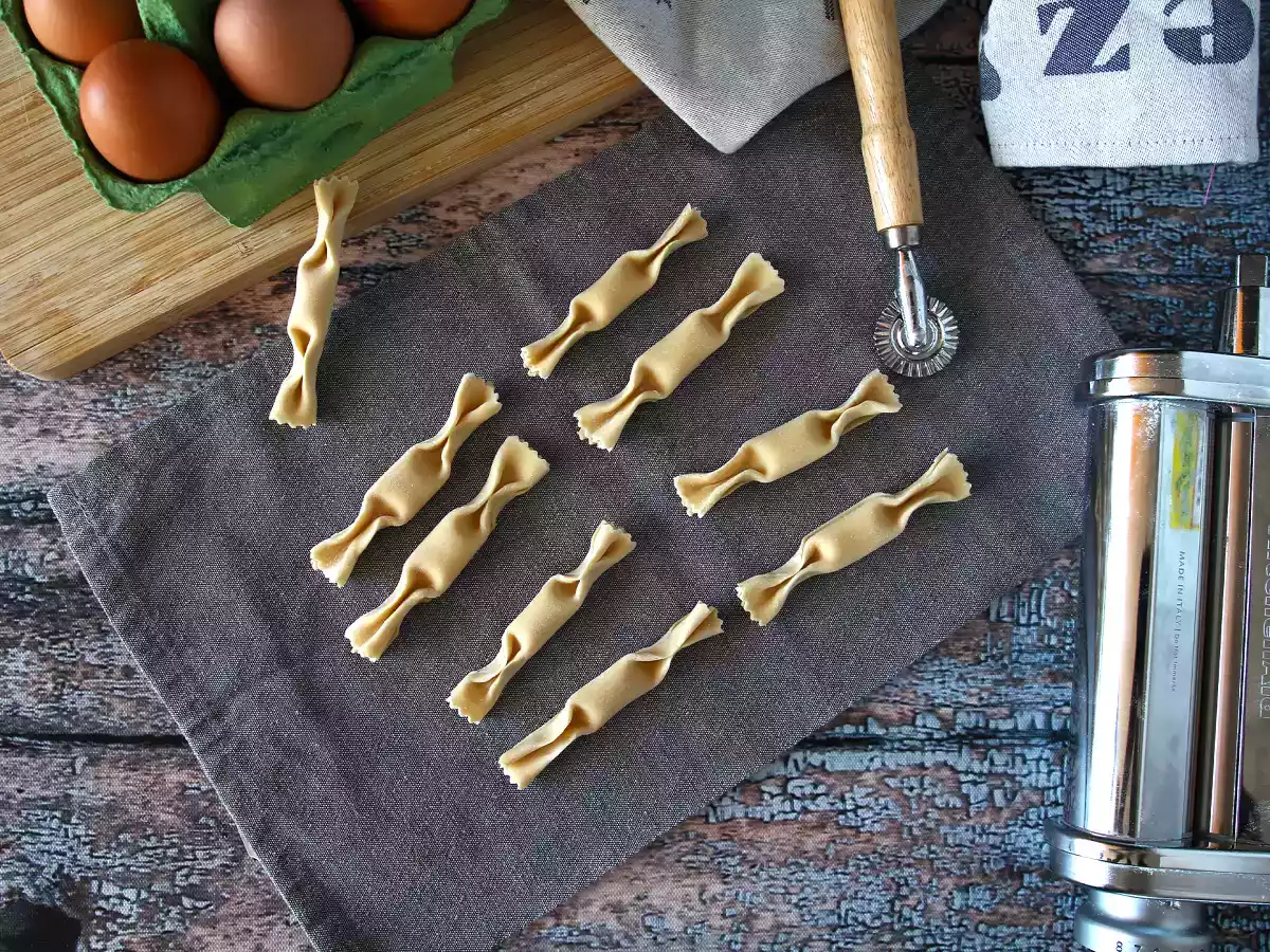 Caramelle, ravioli formade som godis med pumpa- och ricottafyllning - foto 4