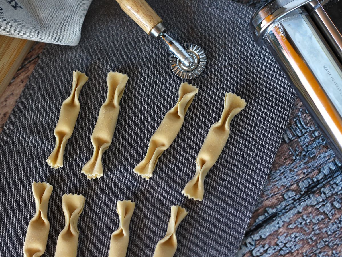 Caramelle, ravioli formade som godis med pumpa- och ricottafyllning - foto 5