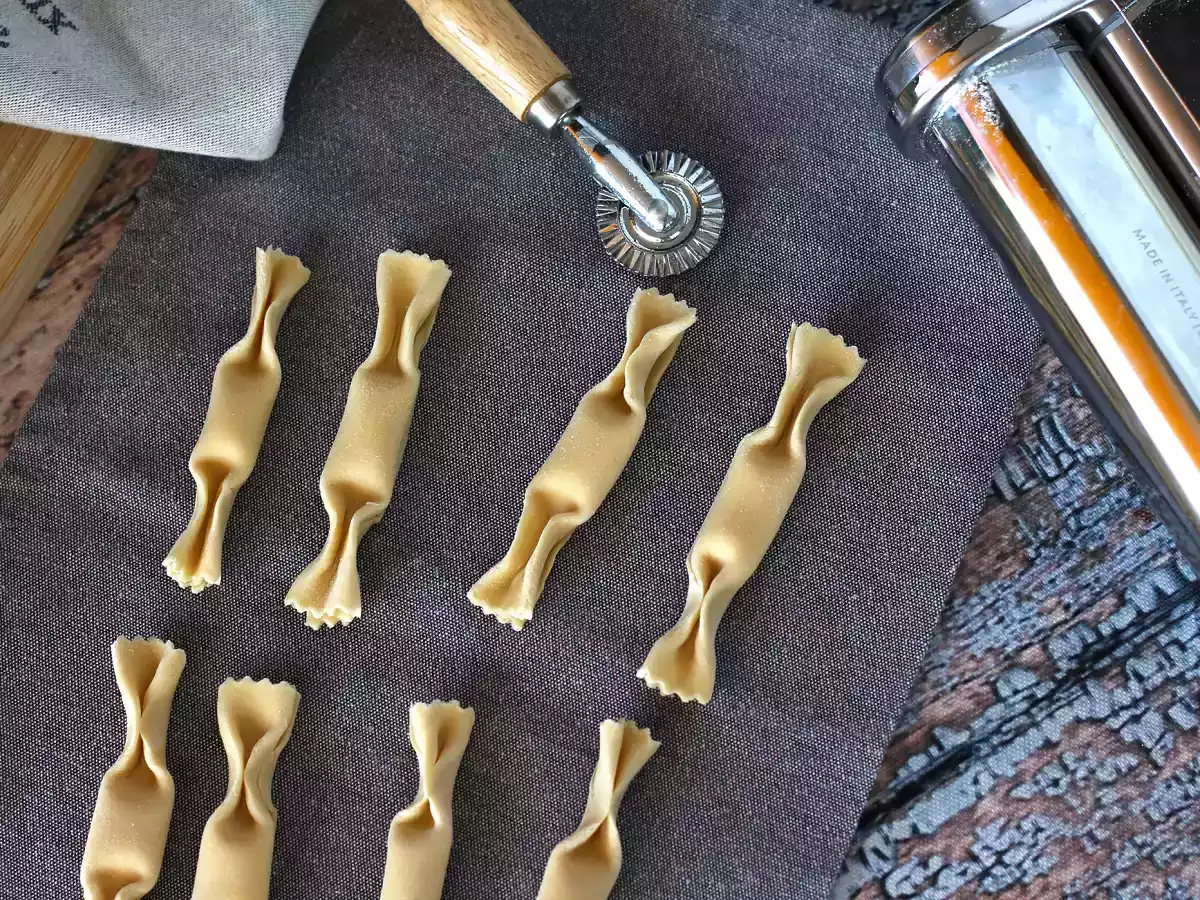 Caramelle, ravioli formade som godis med pumpa- och ricottafyllning - foto 5