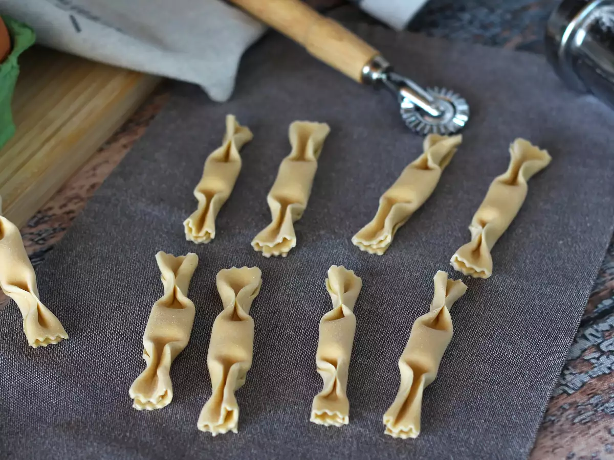 Caramelle – ravioli formade som godisbitar med pumpa- och ricottafyllning - foto 2