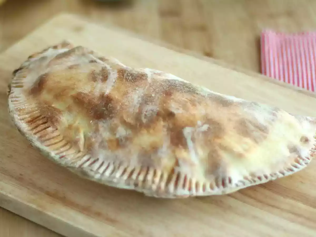 Chausson med raclette, den savoyardiska calzone