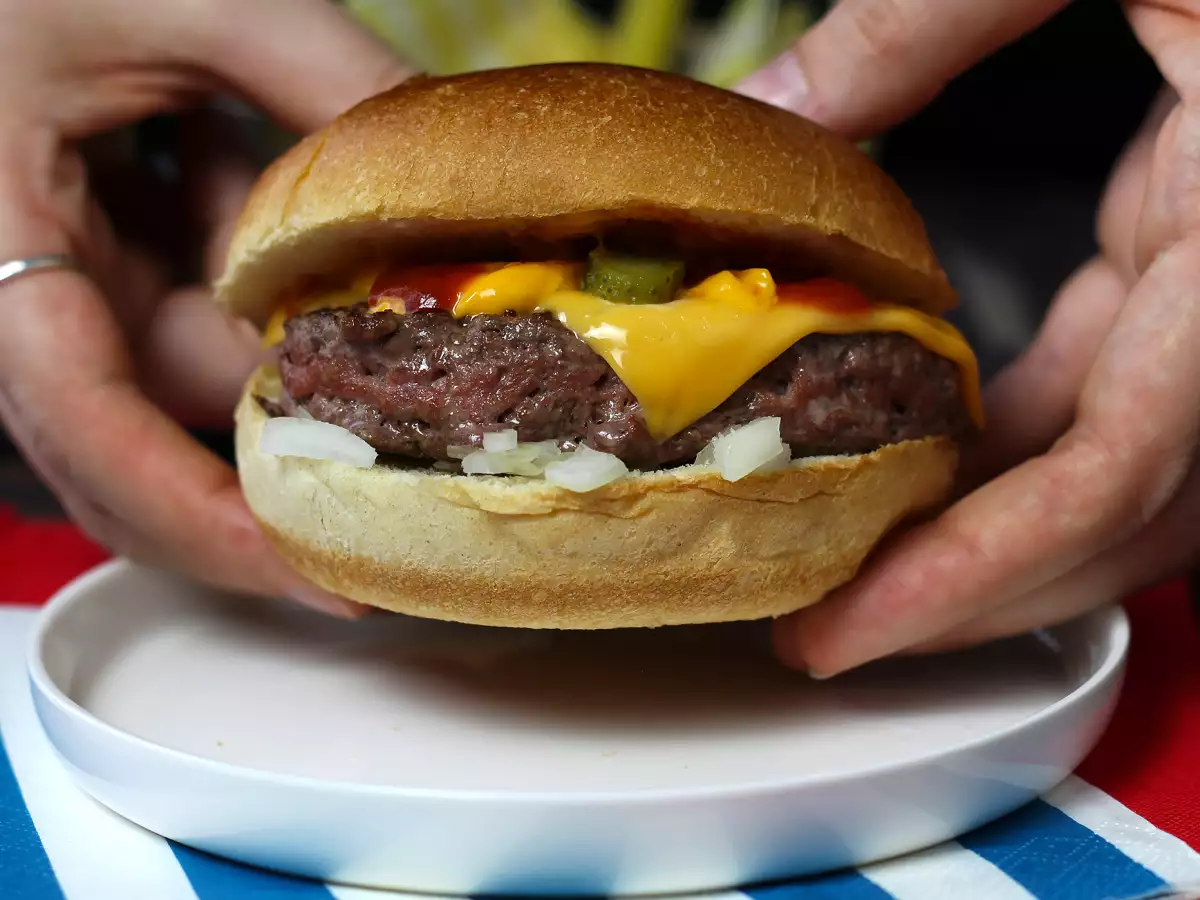 Cheeseburger, den berömda burgaren som alla älskar! - foto 2