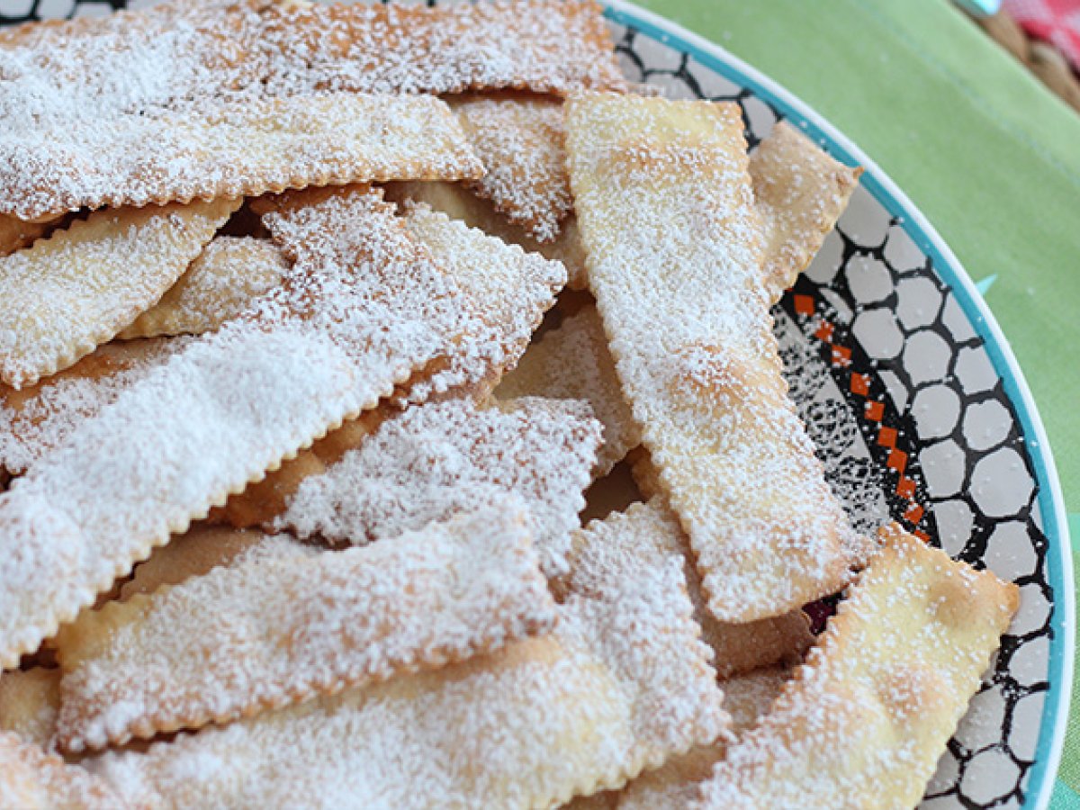 Chiacchiere di carnevale - Italienska bakade bugnes - foto 2