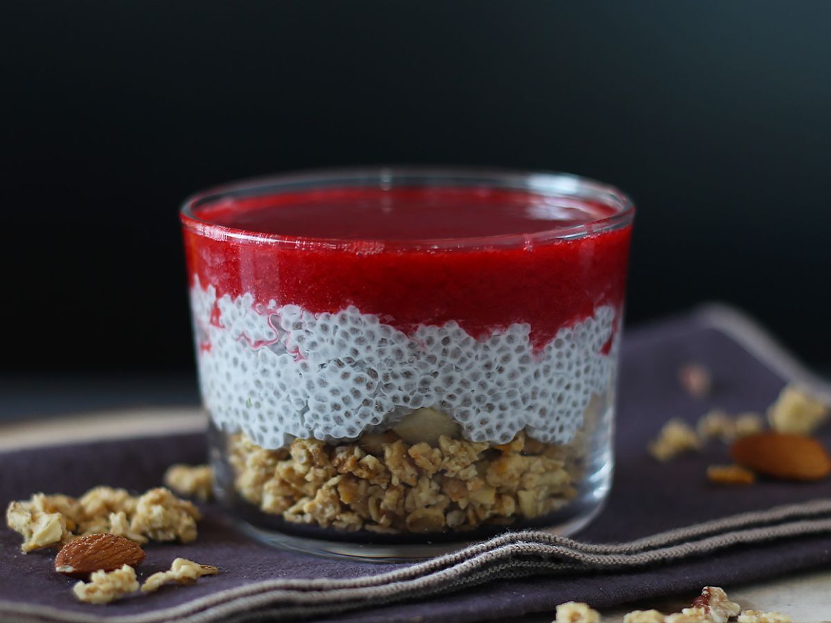 Chiapudding med kokosmjölk, hallon och granola - foto 2