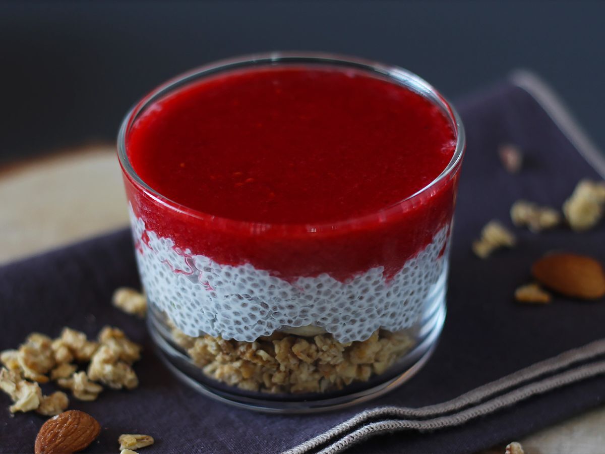 Chiapudding med kokosmjölk, hallon och granola - foto 3