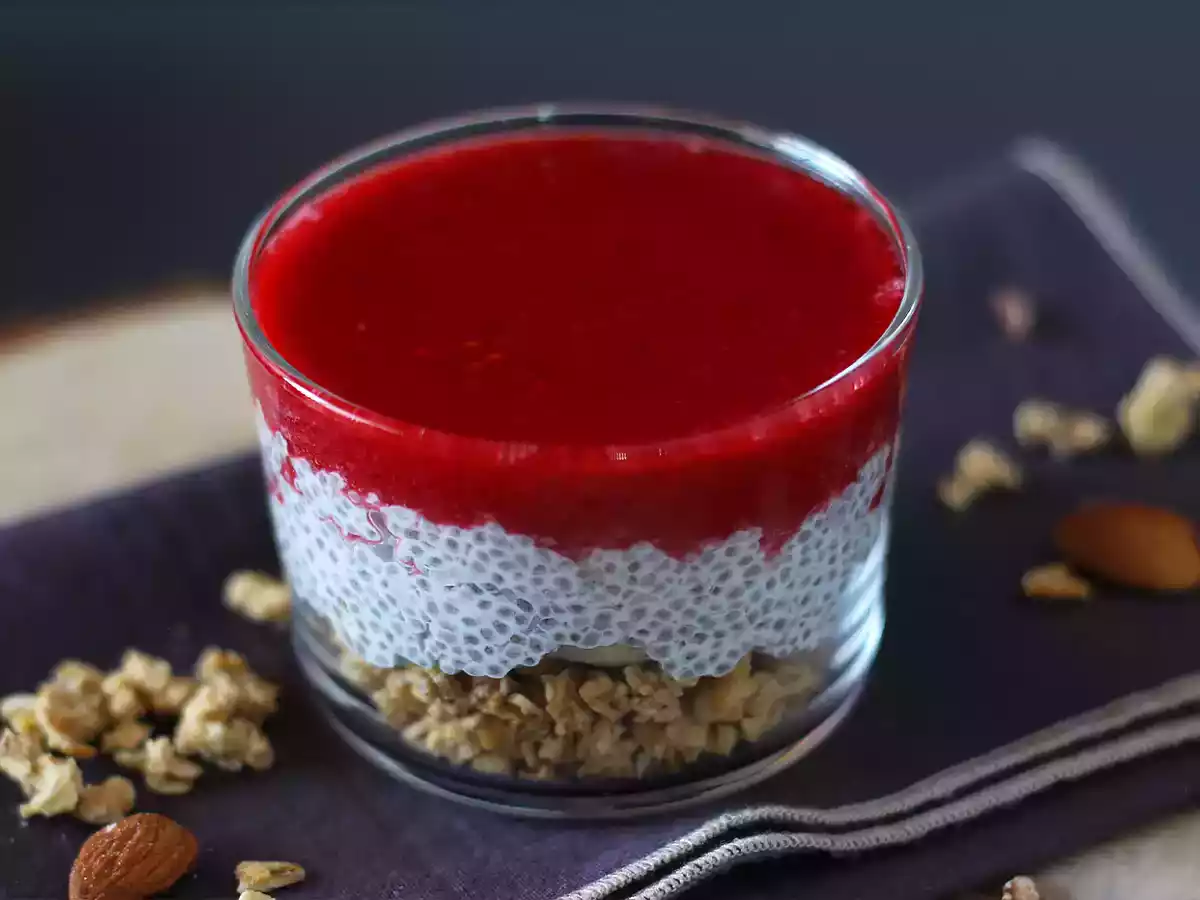 Chiapudding med kokosmjölk, hallon och granola - foto 3
