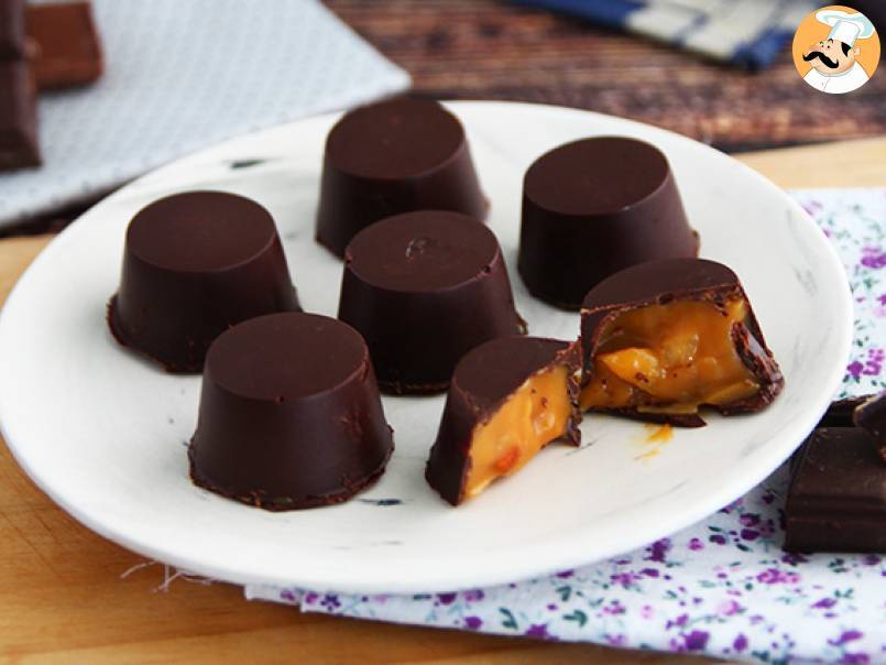 Choklad fylld med saltad smörkola och mandel