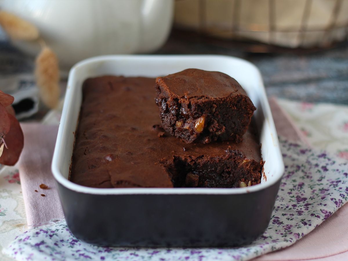 Choklad- och valnötsbrownie i luftfritösen - foto 8
