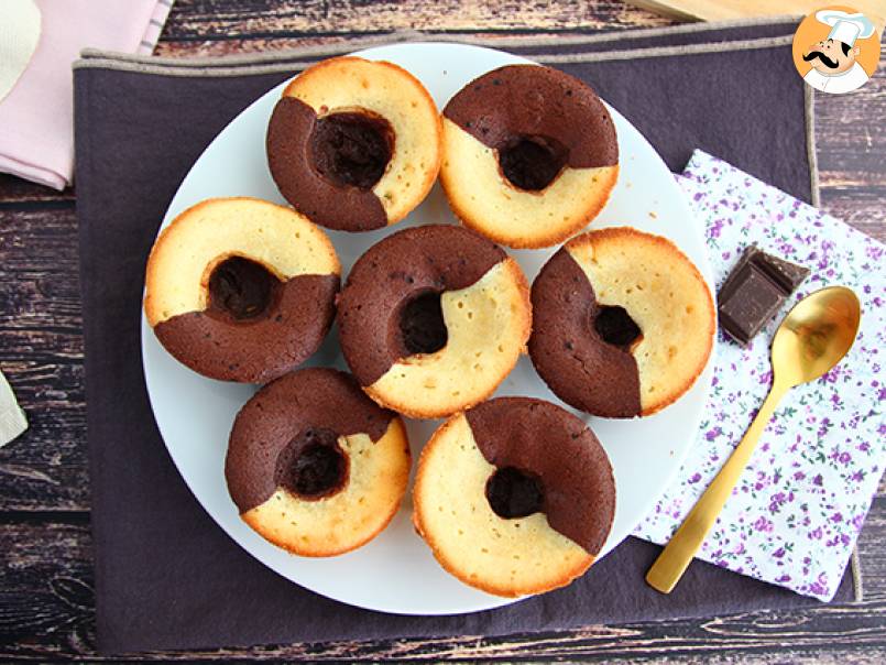 Choklad- och vaniljtårta med chokladfyllning