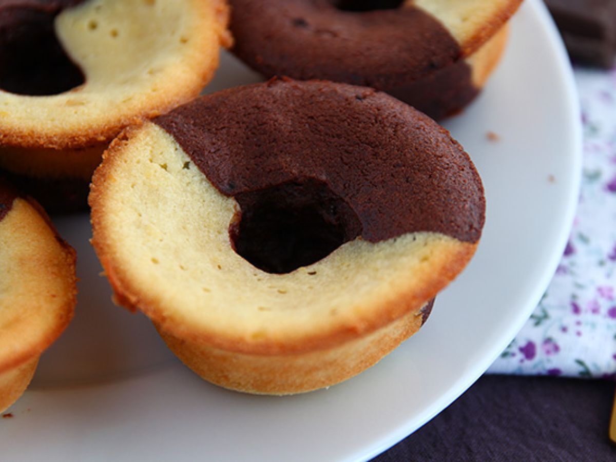 Choklad- och vaniljtårta med chokladfyllning - foto 2