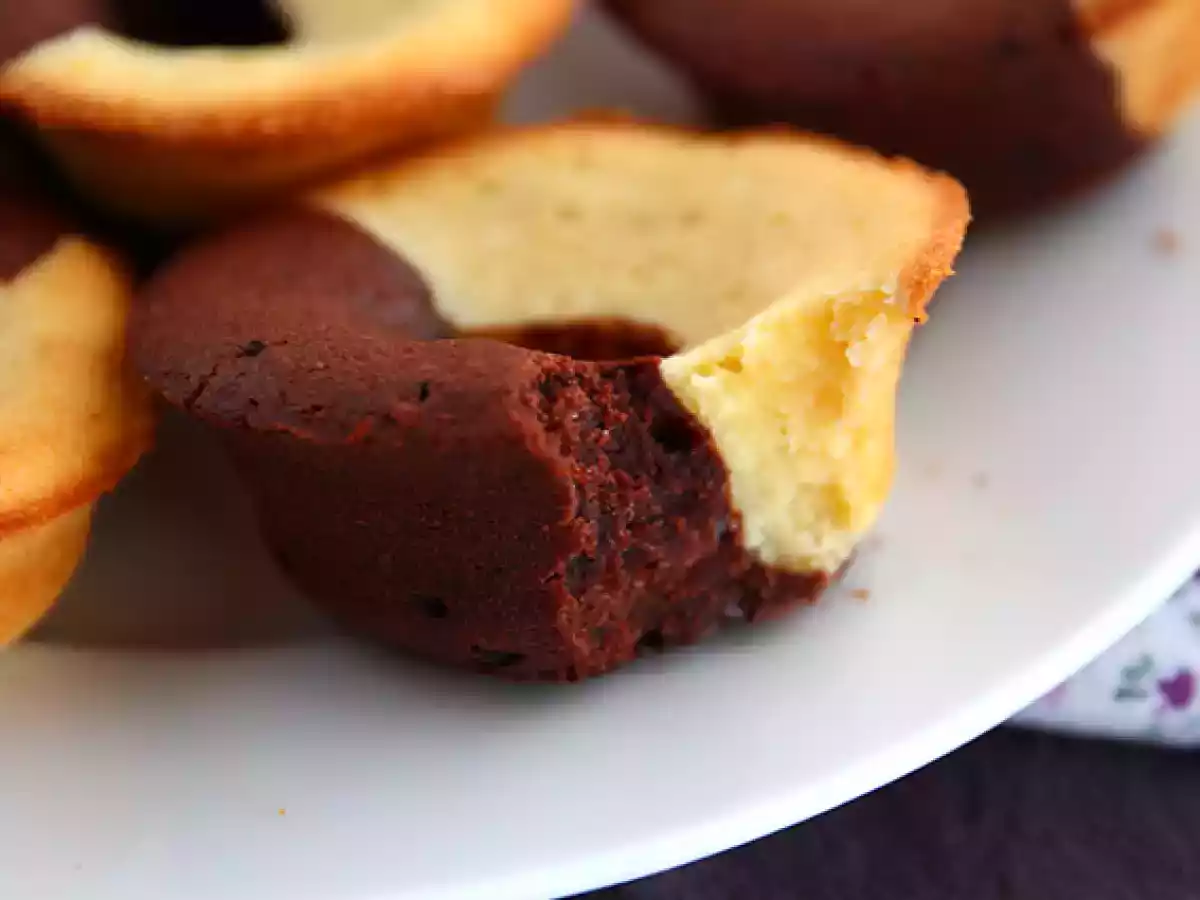 Choklad- och vaniljtårta med chokladfyllning - foto 4