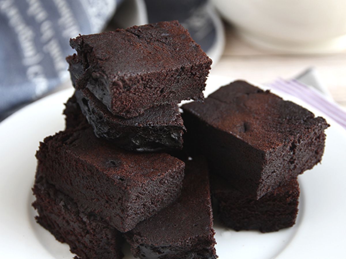 Chokladkaka utan ägg, utan bakning, utan laktos