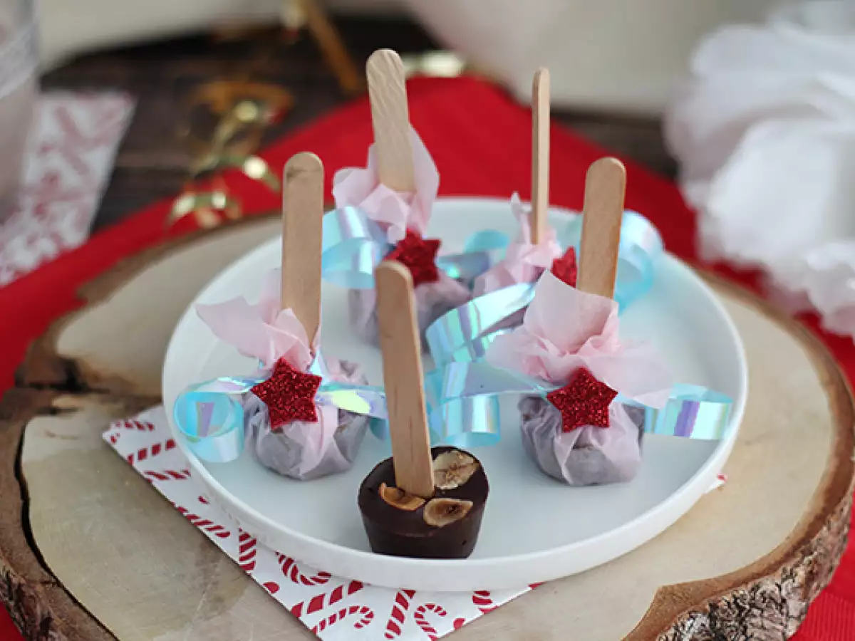 Chokladklubbor till varm choklad med mörk choklad och rostade hasselnötter - foto 5