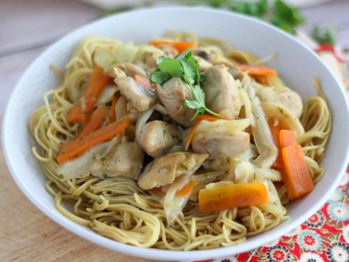 Chow mein (chao men), kinesiska nudlar med kyckling och grönsaker - foto 4