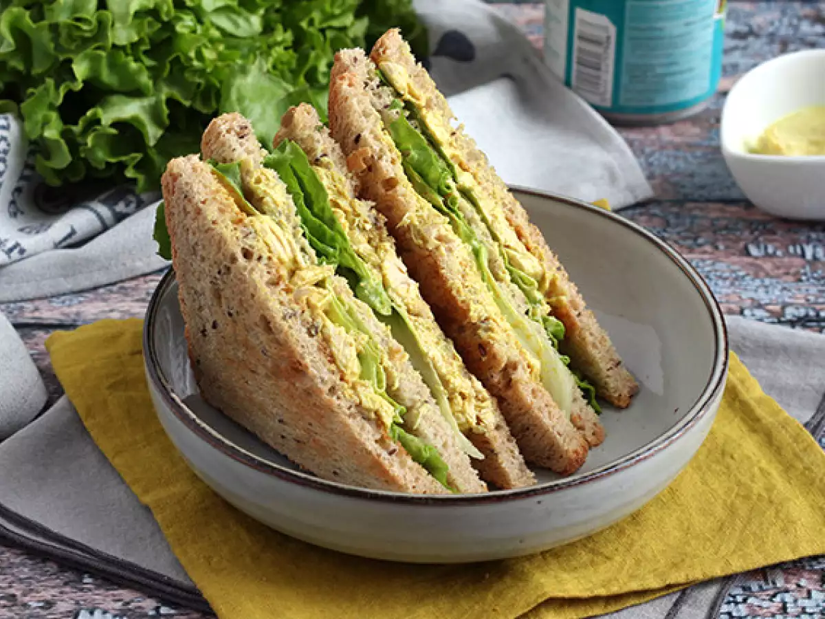 Club sandwich med currykyckling