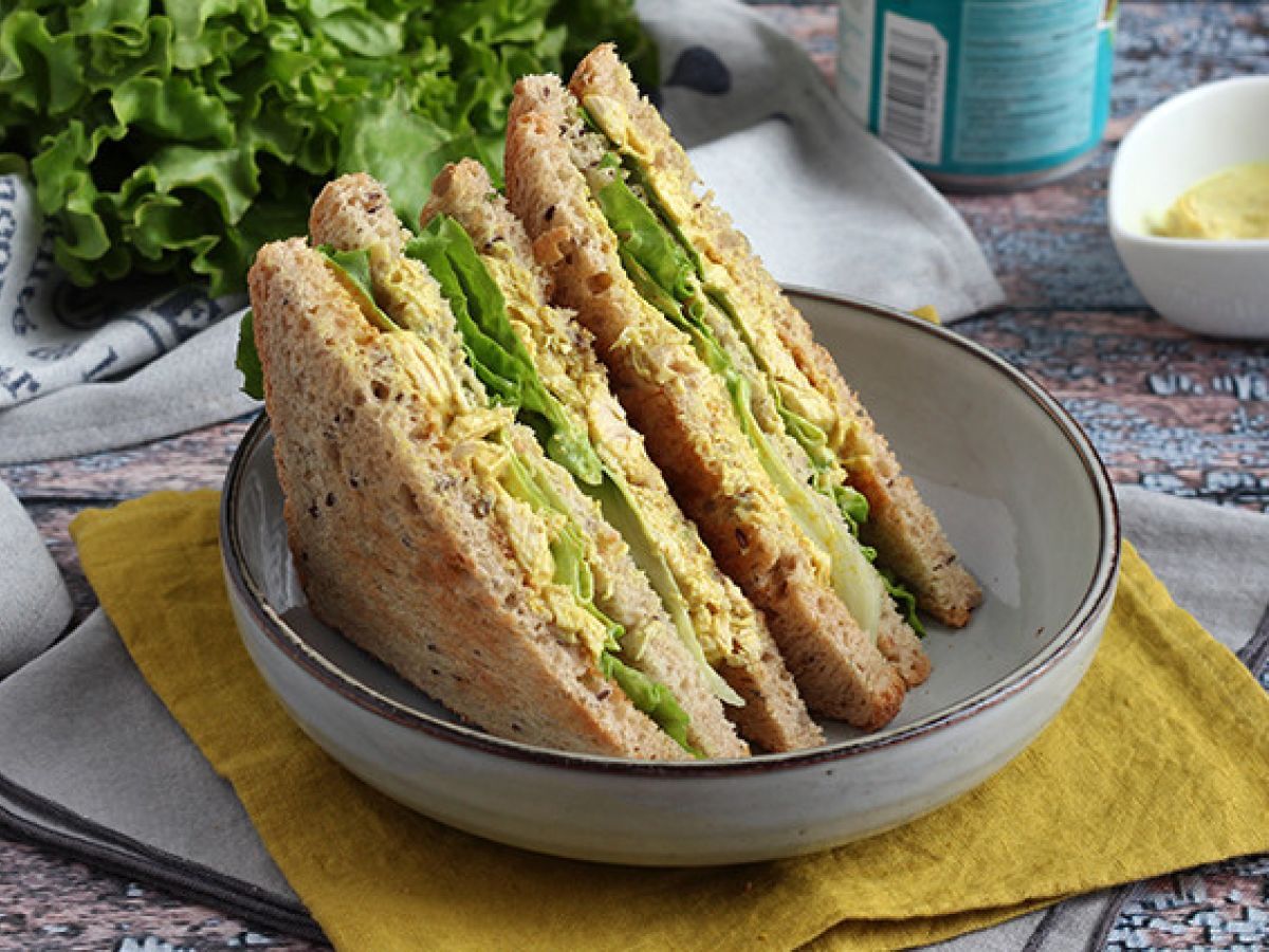Club Sandwich med kyckling och curry