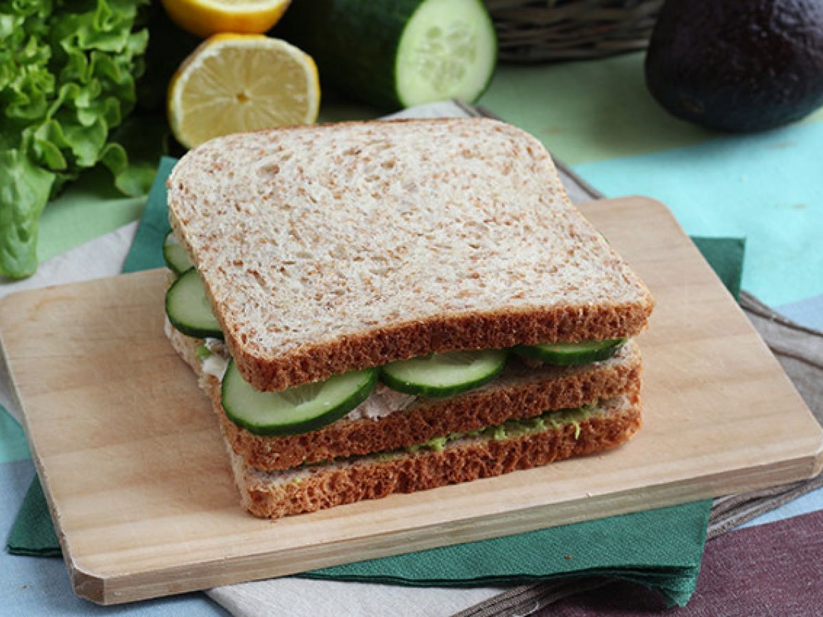 Club sandwich med tonfisk och avokado - foto 2