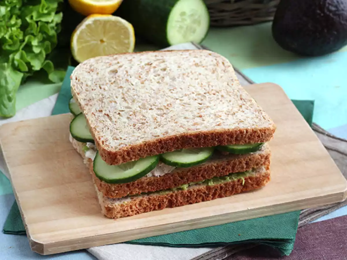 Club sandwich med tonfisk och avokado - foto 2