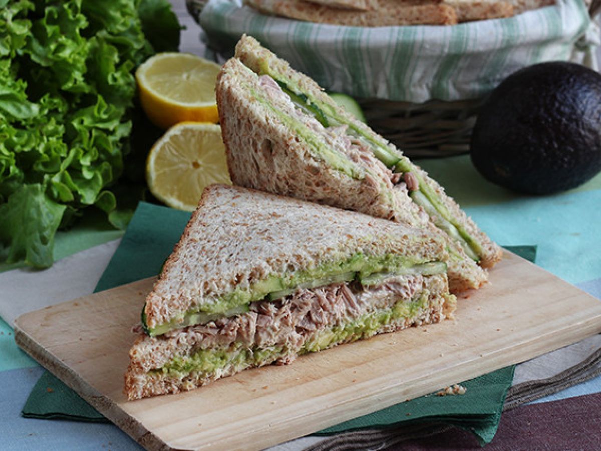 Club sandwich med tonfisk och avokado - foto 3