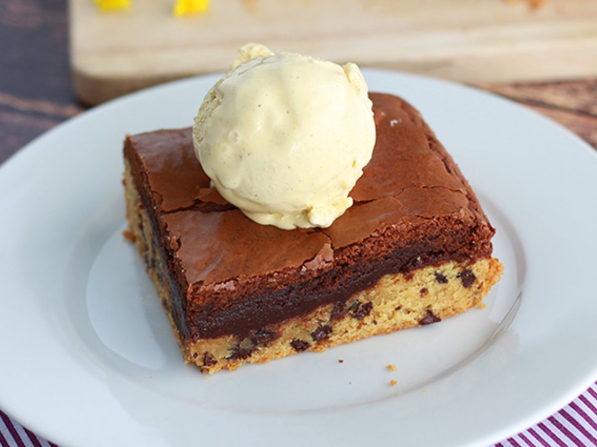 Cookie- och brownietårta perfekt för ett mellanmål!