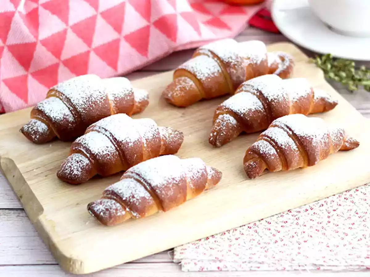 Croissanter med kondenserad mjölk
