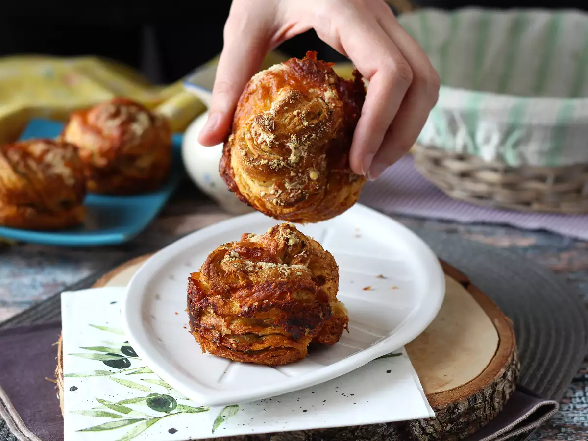 Cruffins – en kombination av croissant och muffins, här med parmesan och mozzarella - foto 3
