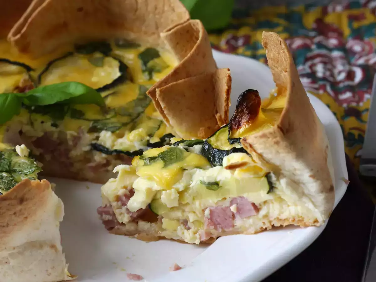 En bakelsefri quiche med tortilla? Det är möjligt! Ett lätt recept som är perfekt för sommaren!