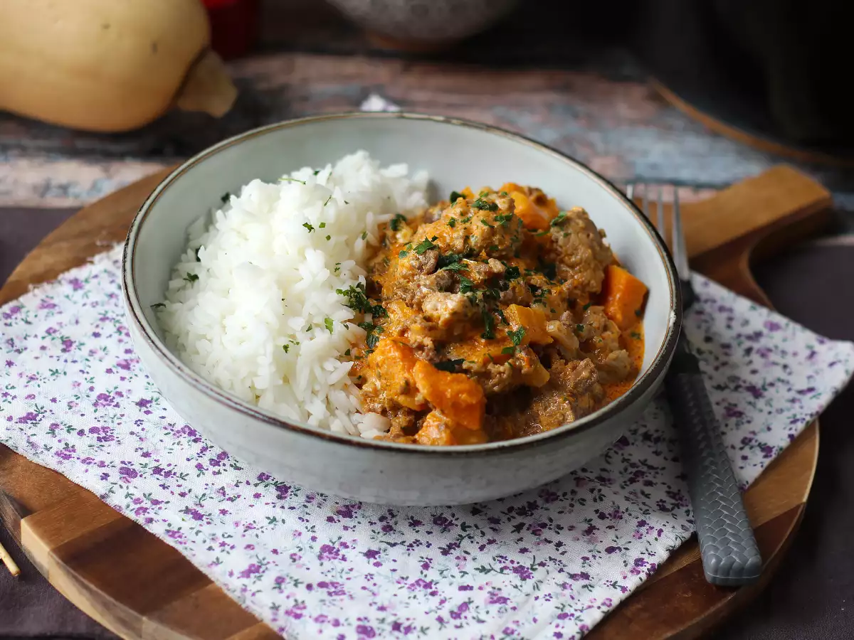 En gryta med pumpa och köttfärs: krämig och värmande