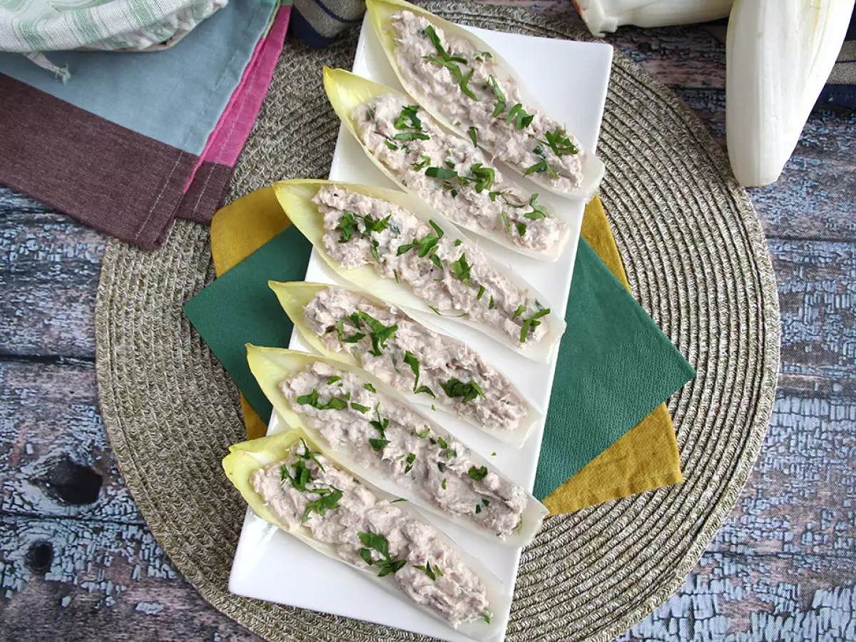Endivblad fyllda med tonfisk - foto 3