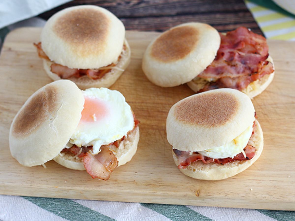 Engelska muffins med ägg och bacon - foto 2