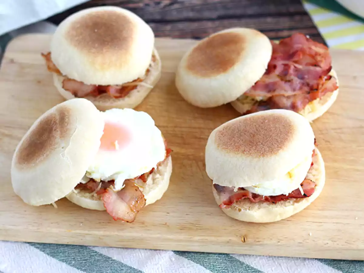 Engelska muffins med ägg och bacon - foto 2