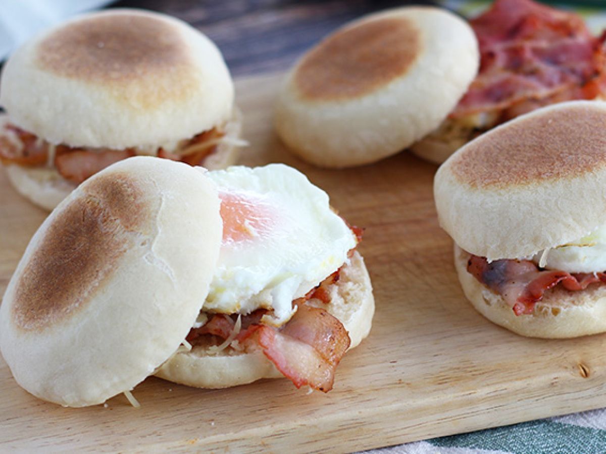 Engelska muffins med ägg och bacon - foto 3