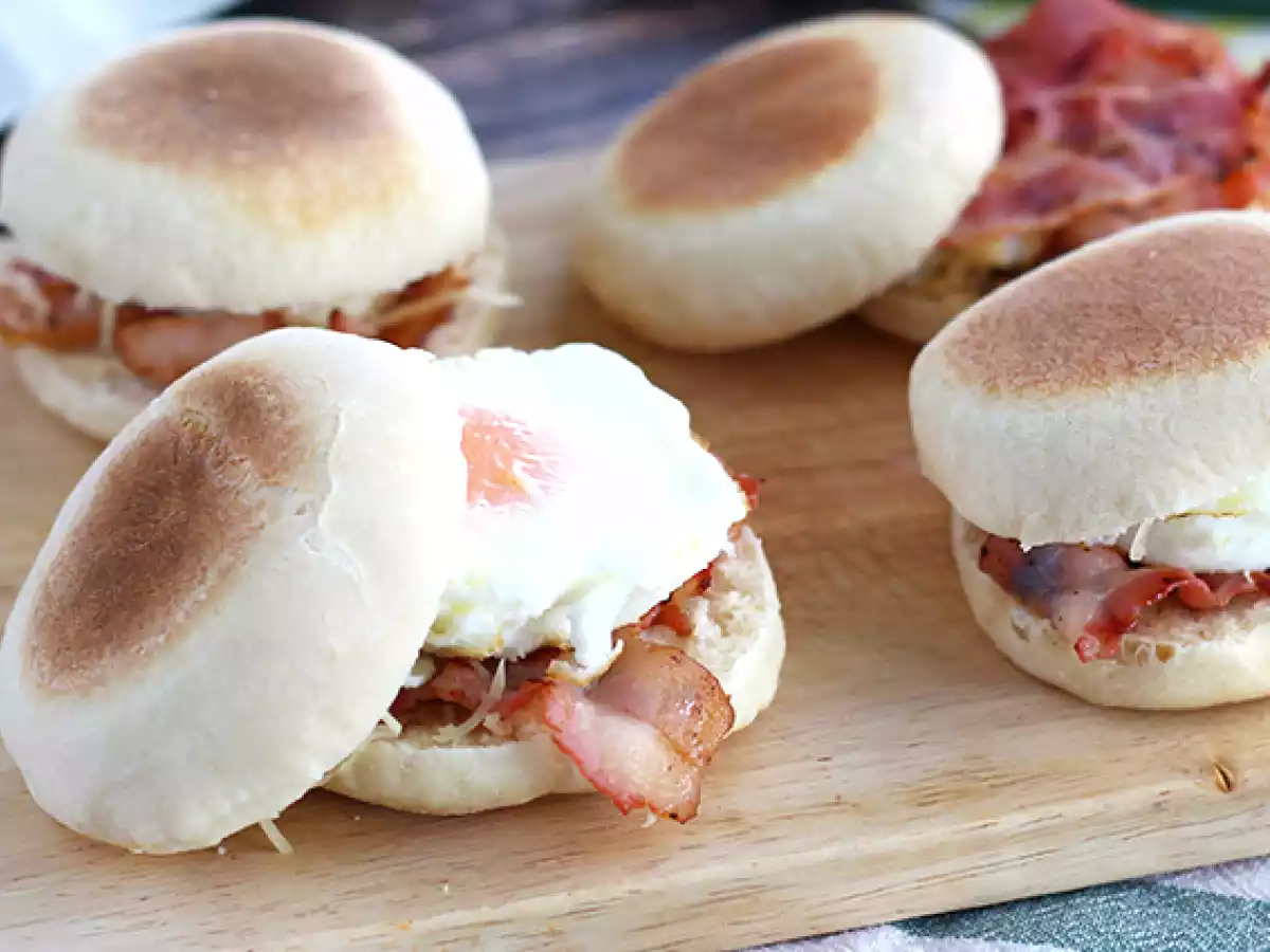 Engelska muffins med ägg och bacon - foto 3