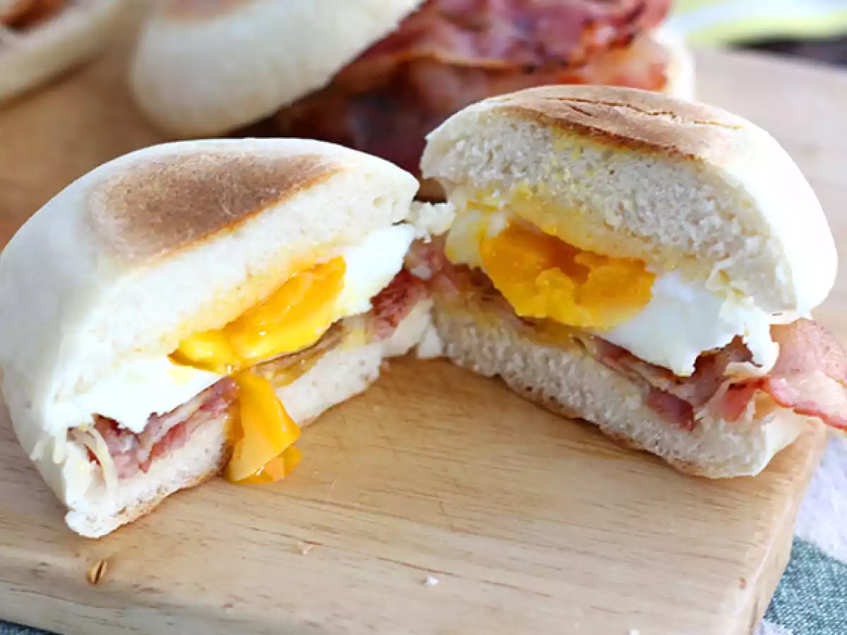 Engelska muffins med ägg och bacon - foto 4