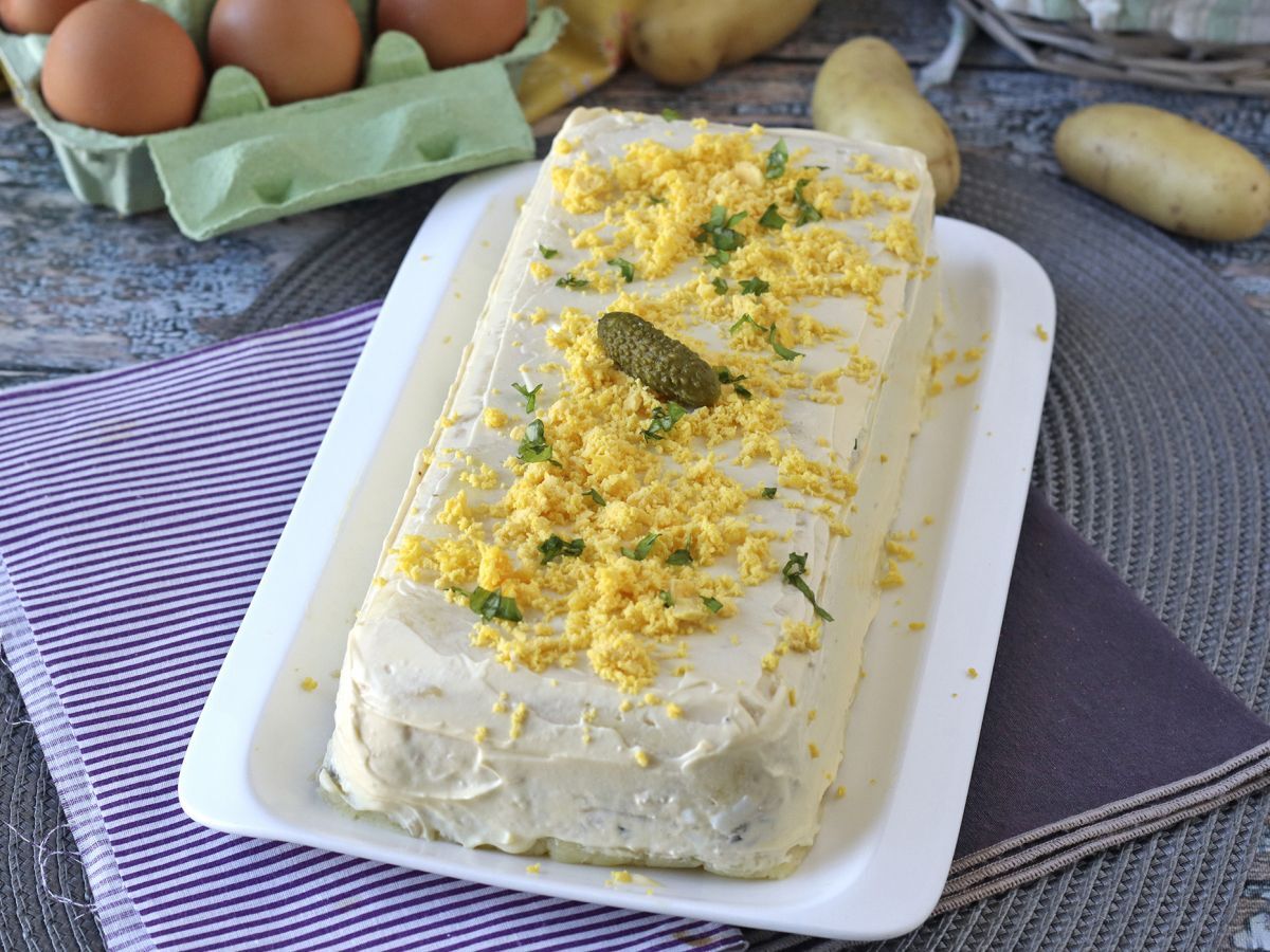 Enkel kall potatiskaka utan bakning med tonfisk och majonnäs - foto 2