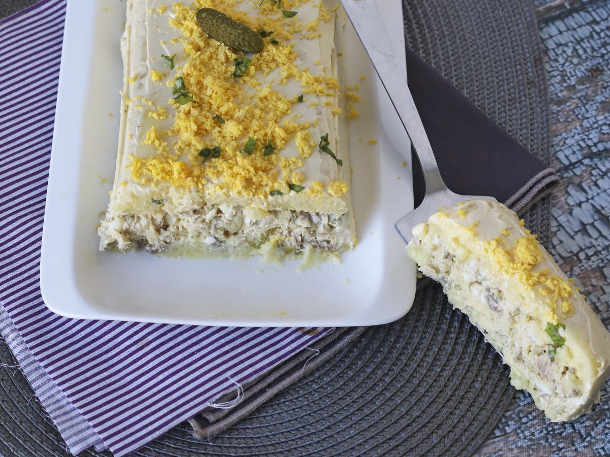 Enkel kall potatiskaka utan bakning med tonfisk och majonnäs - foto 4